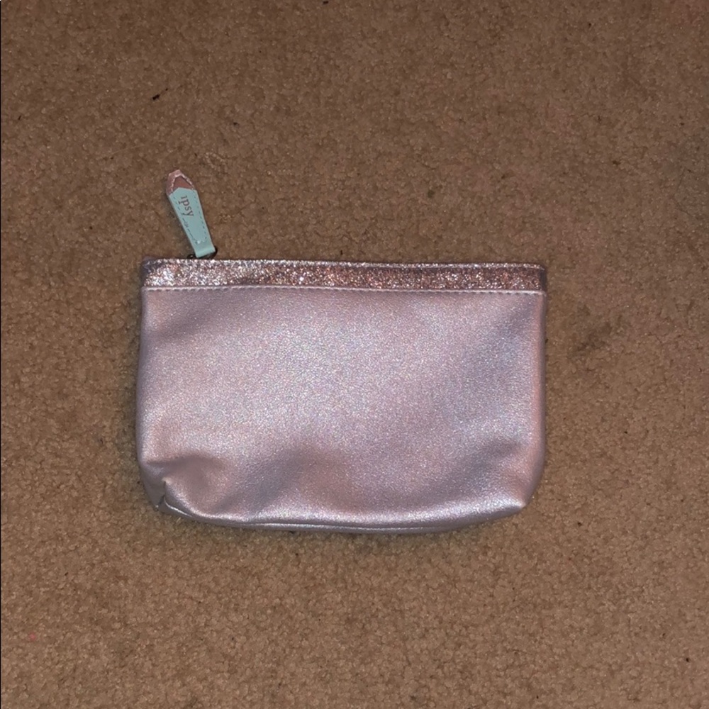 Cosmetic bag